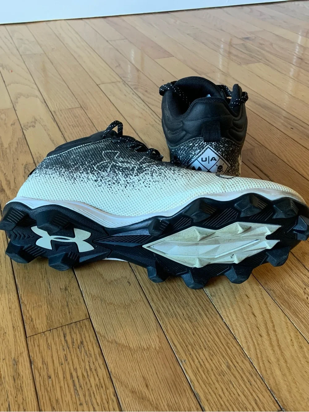 Under Armour low top
